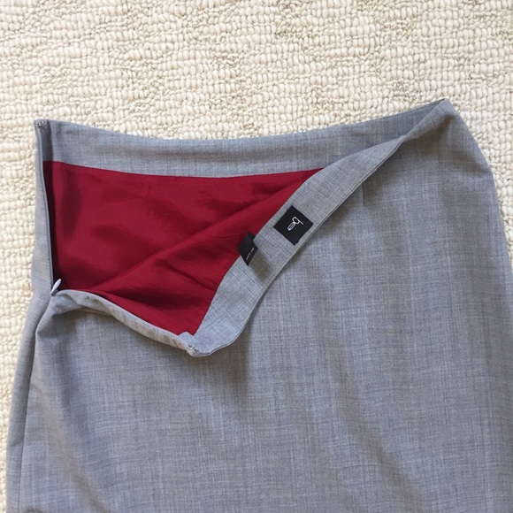 Skirt with unique pleat detail - Picture 3 of 7